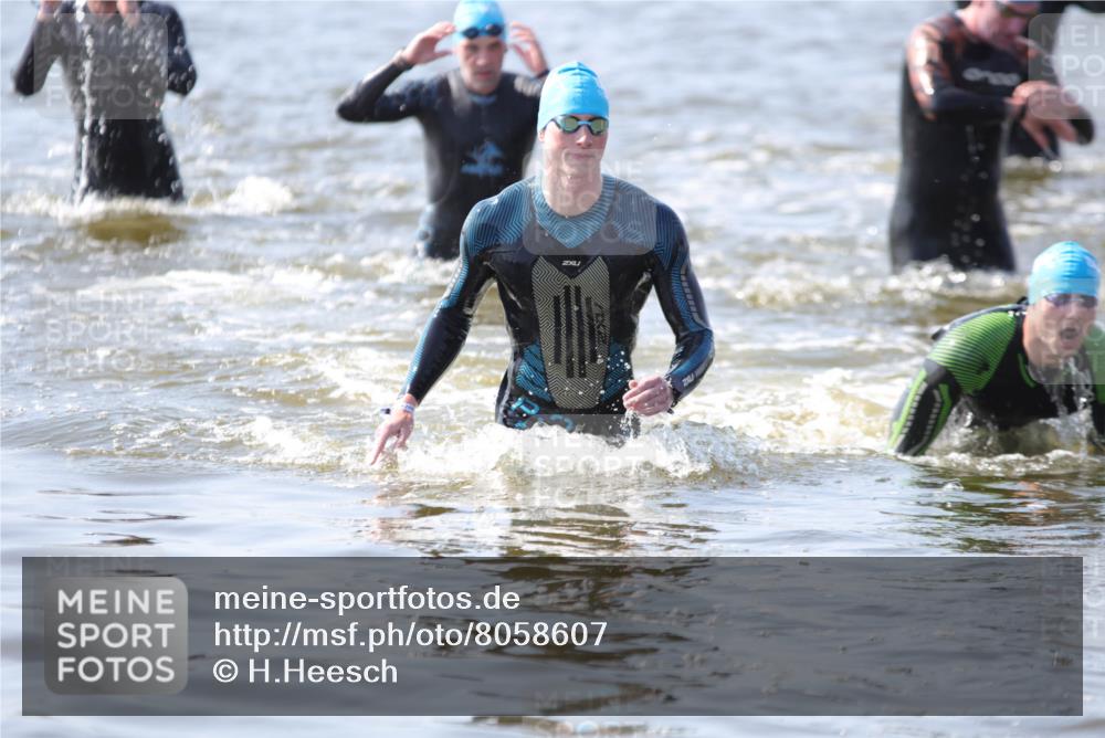 22.06.2025 - Viking Triathlon H.Heesch http://msf.ph/oto/8058607 22.06.2025 10:27:45 Schwimmen 1, 14, 90, 176, 178, 196, 198, 230, 289, 534, 616 meine-sportfotos.de