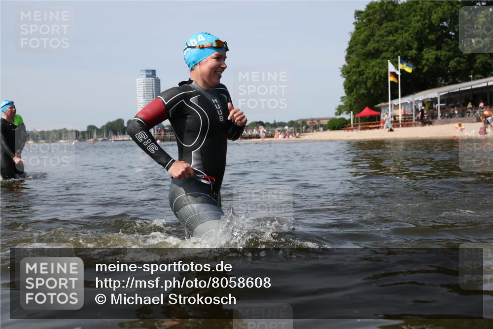 22.06.2025 - Viking Triathlon Michael Strokosch http://msf.ph/oto/8058608 22.06.2025 10:49:26 Schwimmen 64, 155, 256, 263, 317, 321 meine-sportfotos.de