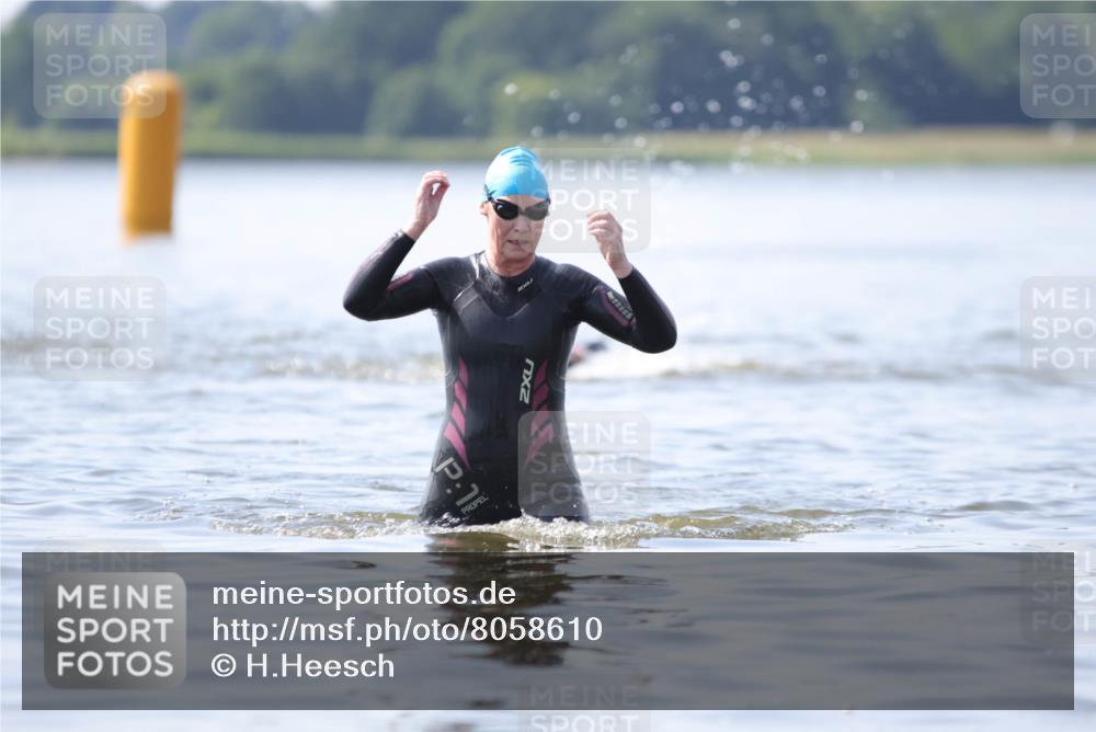 22.06.2025 - Viking Triathlon H.Heesch http://msf.ph/oto/8058610 22.06.2025 10:58:35 Schwimmen 268 meine-sportfotos.de