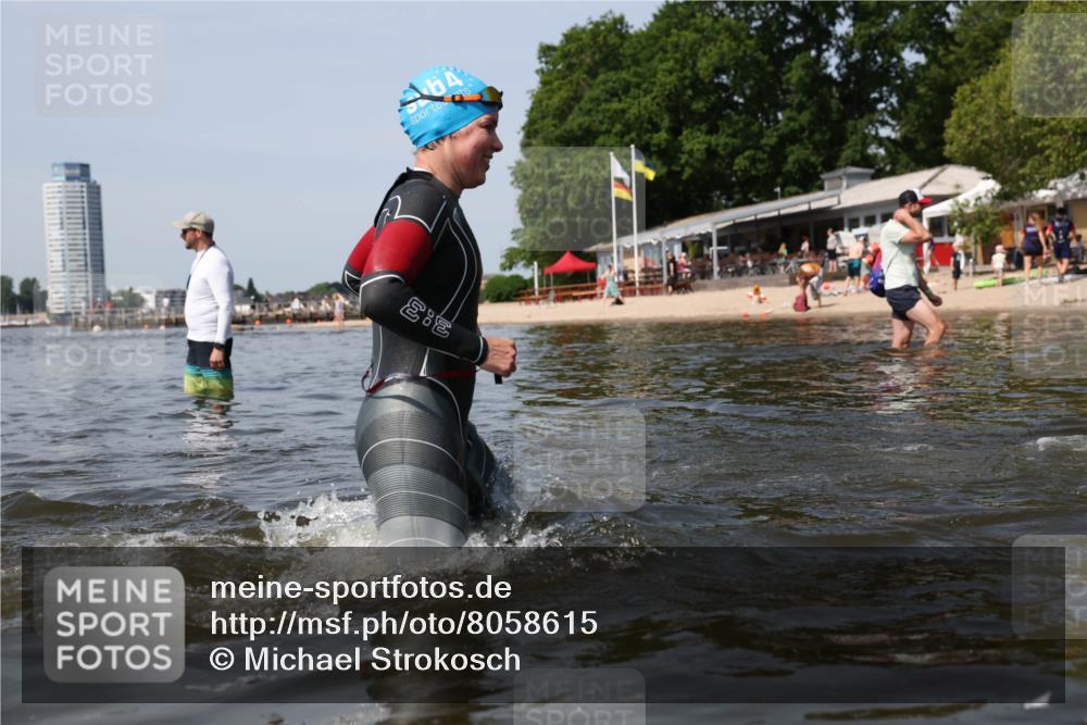 22.06.2025 - Viking Triathlon Michael Strokosch http://msf.ph/oto/8058615 22.06.2025 10:49:27 Schwimmen 64, 155, 256, 263, 321 meine-sportfotos.de
