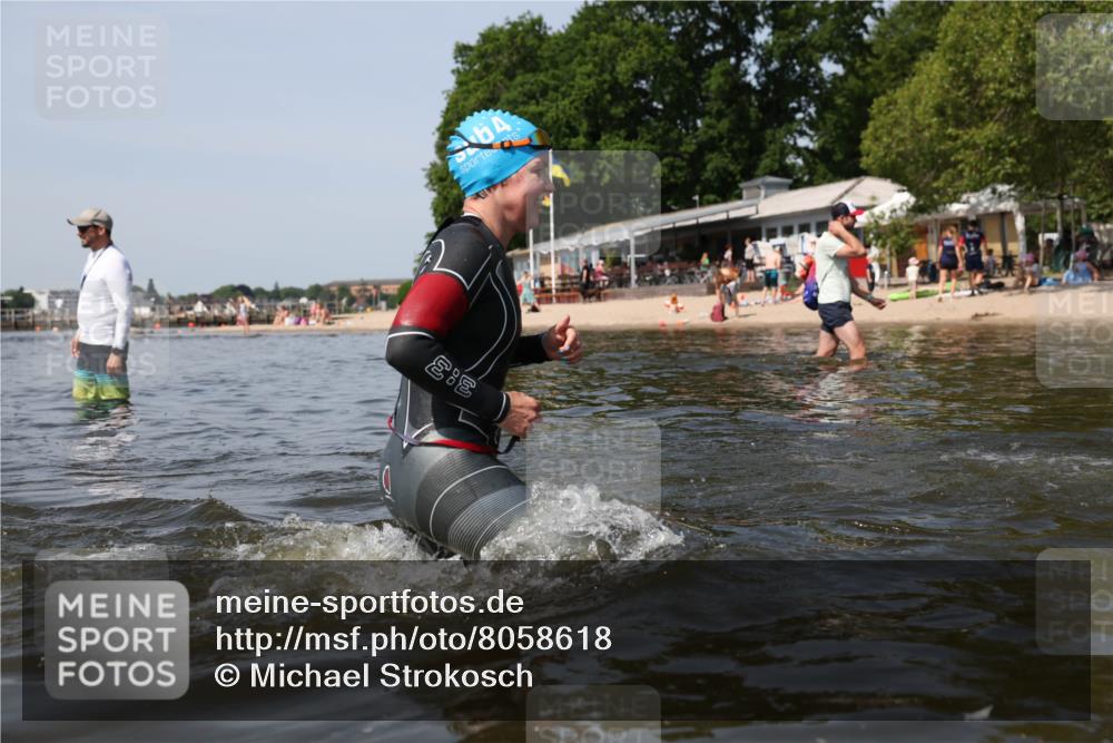 22.06.2025 - Viking Triathlon Michael Strokosch http://msf.ph/oto/8058618 22.06.2025 10:49:27 Schwimmen 64, 155, 256, 263, 321 meine-sportfotos.de