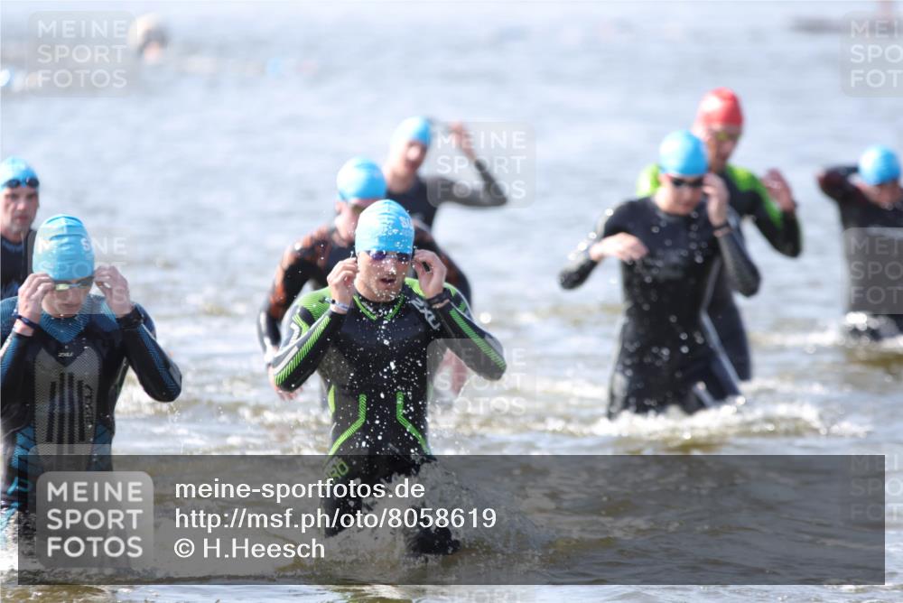 22.06.2025 - Viking Triathlon H.Heesch http://msf.ph/oto/8058619 22.06.2025 10:27:46 Schwimmen 1, 14, 90, 176, 178, 196, 198, 230, 289, 401, 534, 616 meine-sportfotos.de