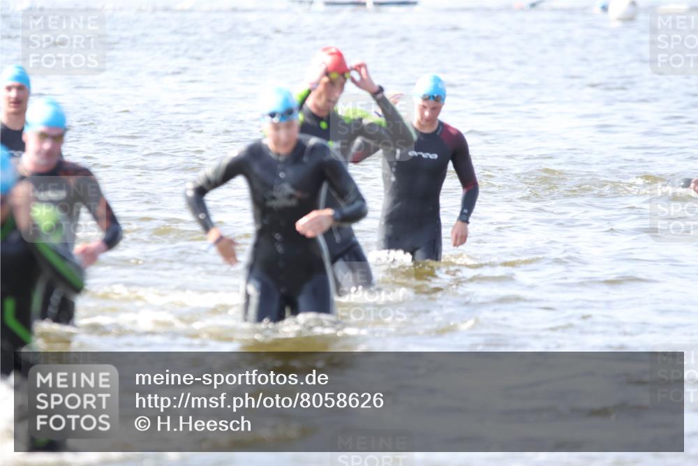 22.06.2025 - Viking Triathlon H.Heesch http://msf.ph/oto/8058626 22.06.2025 10:27:47 Schwimmen 1, 14, 90, 176, 178, 196, 198, 230, 289, 401, 534, 616 meine-sportfotos.de
