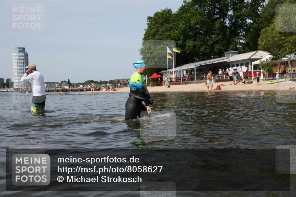 22.06.2025 - Viking Triathlon Michael Strokosch http://msf.ph/oto/8058627 22.06.2025 10:49:31 Schwimmen 64, 256, 263, 321 meine-sportfotos.de