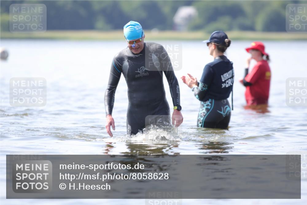 22.06.2025 - Viking Triathlon H.Heesch http://msf.ph/oto/8058628 22.06.2025 10:58:55 Schwimmen 234, 268 meine-sportfotos.de