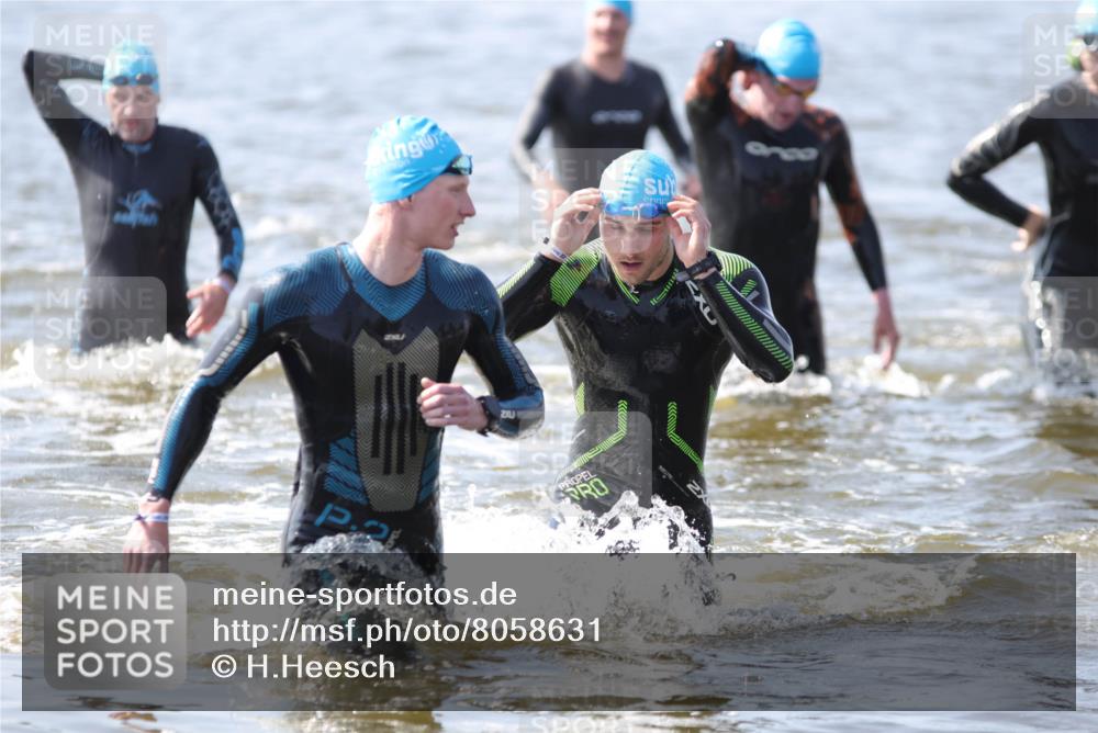 22.06.2025 - Viking Triathlon H.Heesch http://msf.ph/oto/8058631 22.06.2025 10:27:48 Schwimmen 14, 90, 176, 178, 196, 198, 230, 289, 401, 534, 616 meine-sportfotos.de