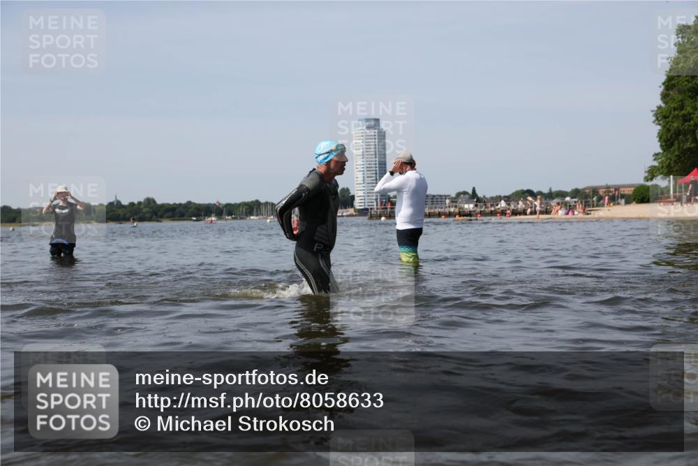 22.06.2025 - Viking Triathlon Michael Strokosch http://msf.ph/oto/8058633 22.06.2025 10:49:32 Schwimmen 64, 256, 263, 321, 453 meine-sportfotos.de