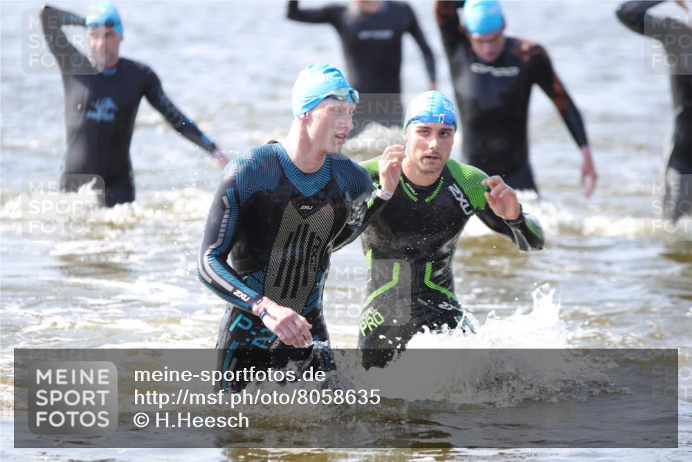 22.06.2025 - Viking Triathlon H.Heesch http://msf.ph/oto/8058635 22.06.2025 10:27:49 Schwimmen 14, 90, 176, 178, 196, 198, 230, 289, 401, 534, 616 meine-sportfotos.de