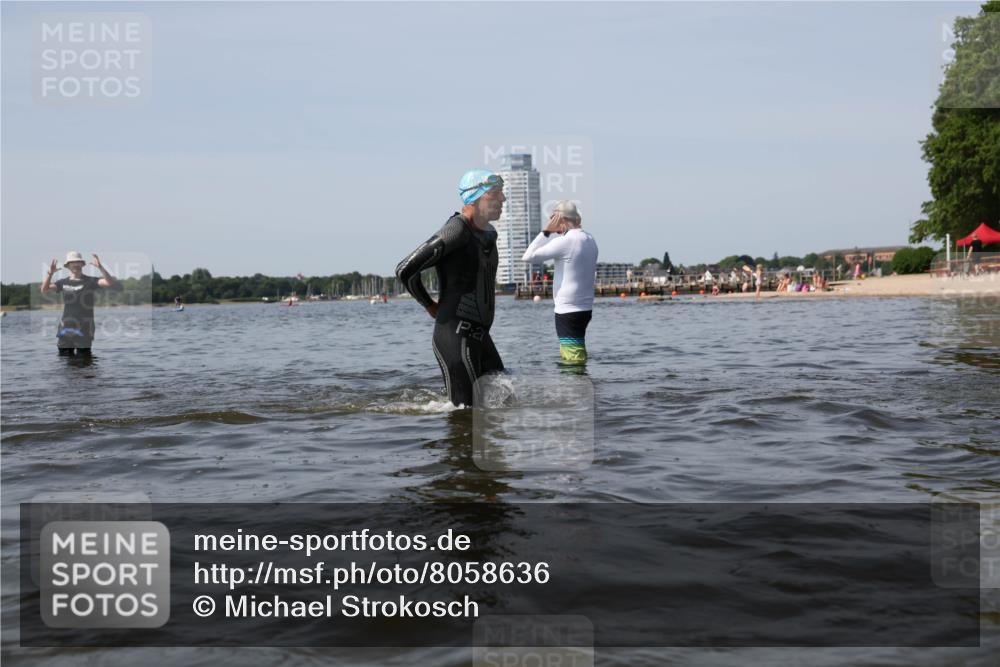 22.06.2025 - Viking Triathlon Michael Strokosch http://msf.ph/oto/8058636 22.06.2025 10:49:32 Schwimmen 64, 256, 263, 321, 453 meine-sportfotos.de