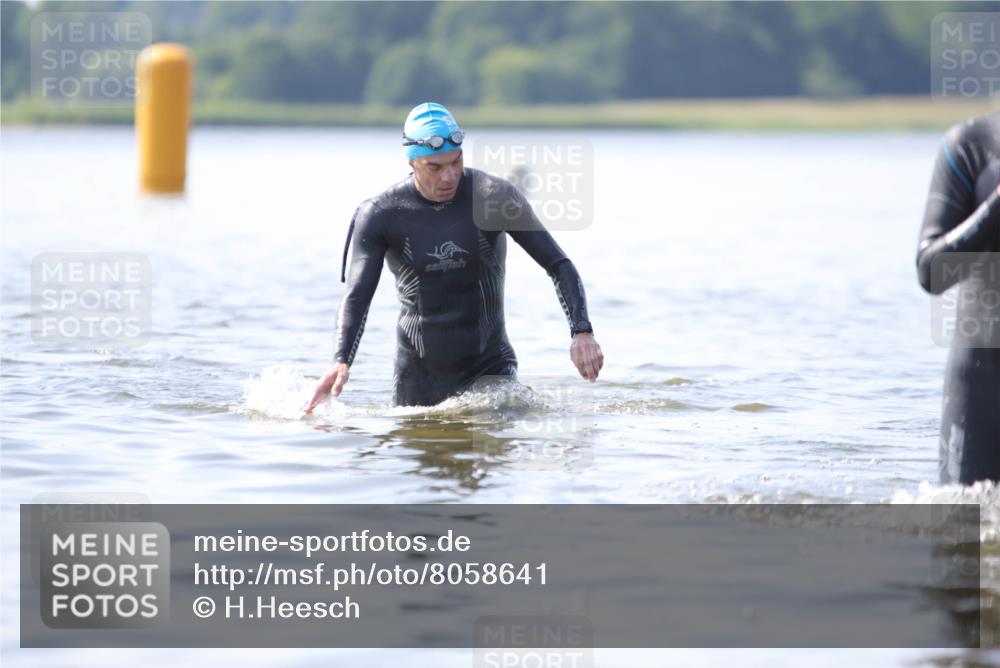 22.06.2025 - Viking Triathlon H.Heesch http://msf.ph/oto/8058641 22.06.2025 10:58:58 Schwimmen 222, 234 meine-sportfotos.de