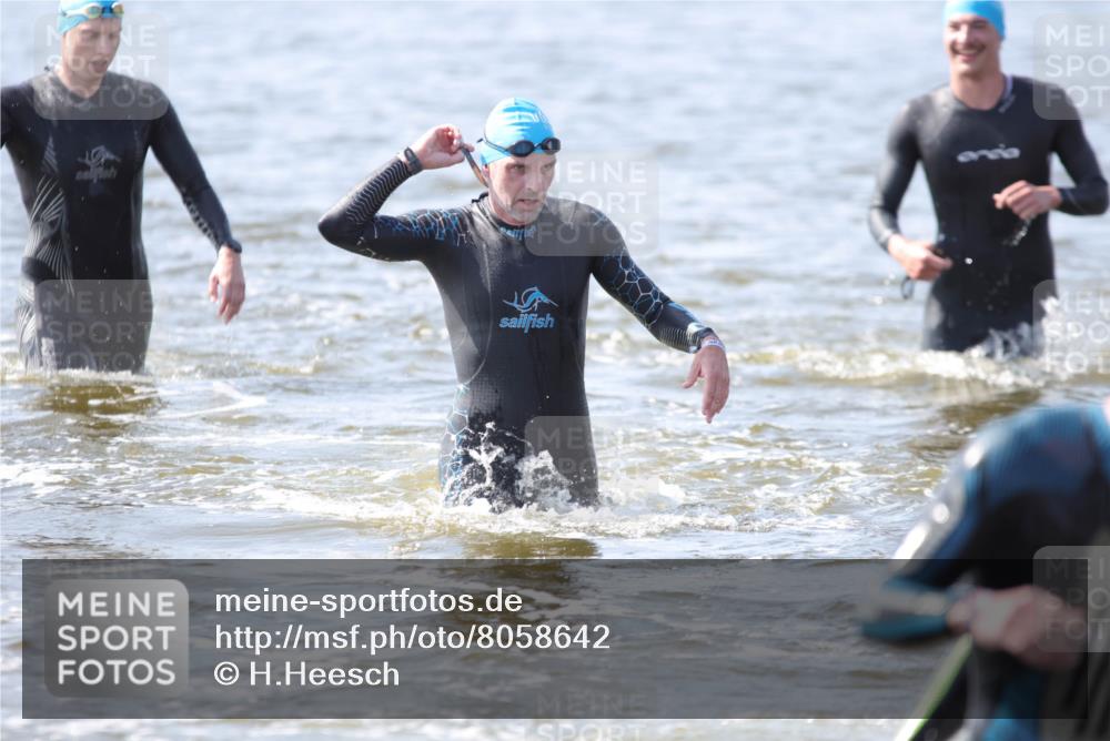 22.06.2025 - Viking Triathlon H.Heesch http://msf.ph/oto/8058642 22.06.2025 10:27:51 Schwimmen 14, 90, 178, 196, 198, 230, 289, 401, 534, 616 meine-sportfotos.de