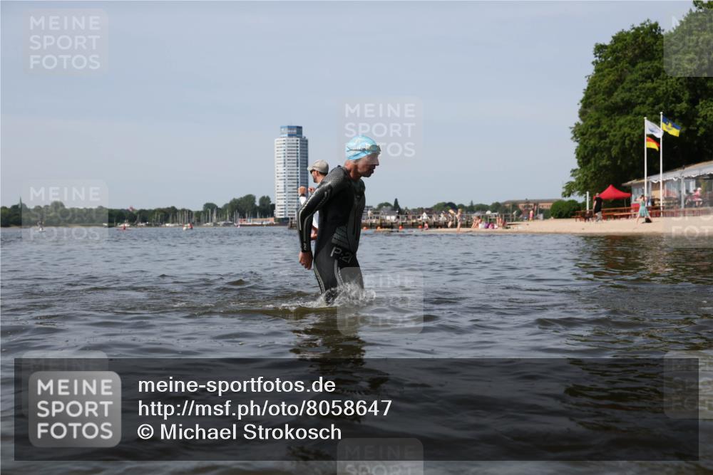 22.06.2025 - Viking Triathlon Michael Strokosch http://msf.ph/oto/8058647 22.06.2025 10:49:33 Schwimmen 64, 256, 263, 321, 453 meine-sportfotos.de
