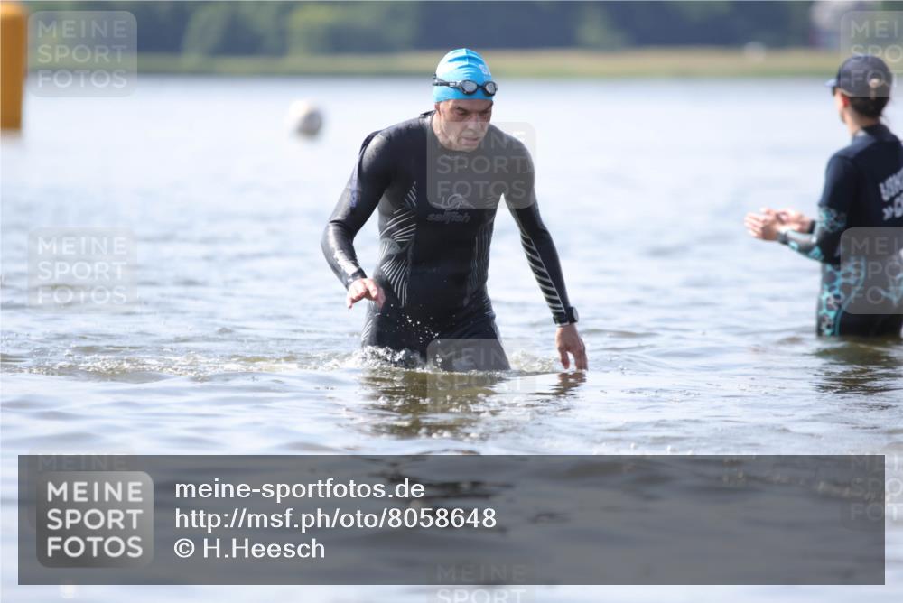 22.06.2025 - Viking Triathlon H.Heesch http://msf.ph/oto/8058648 22.06.2025 10:59:01 Schwimmen 222, 234 meine-sportfotos.de