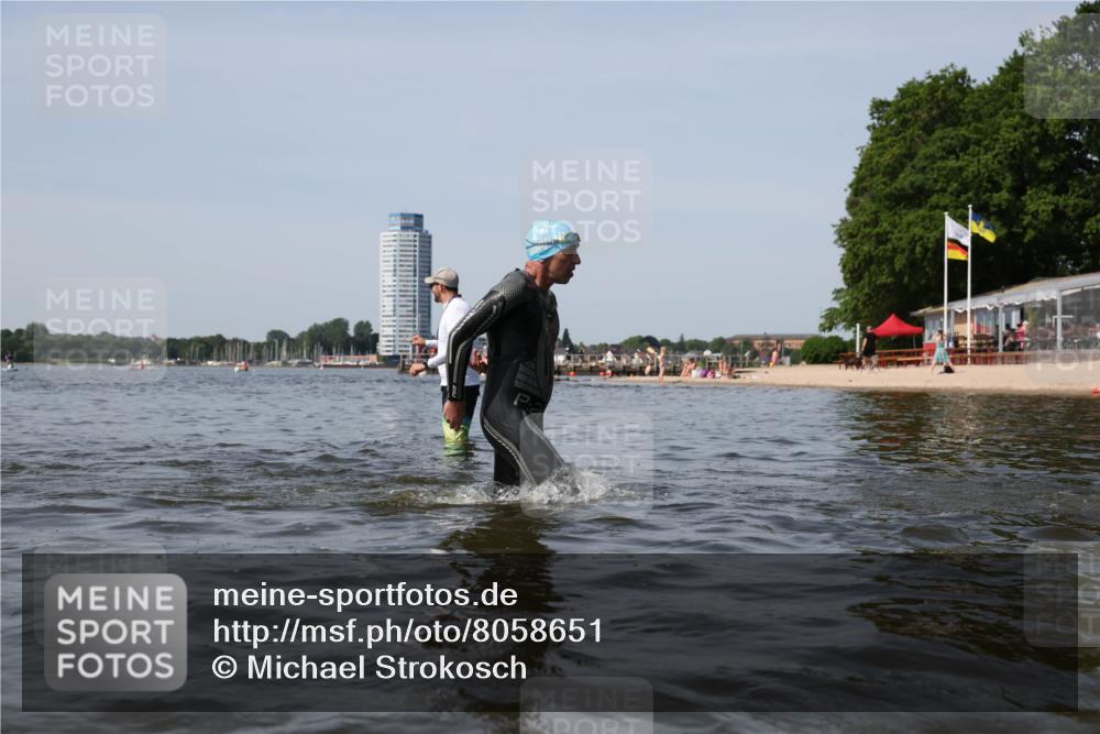 22.06.2025 - Viking Triathlon Michael Strokosch http://msf.ph/oto/8058651 22.06.2025 10:49:33 Schwimmen 64, 256, 263, 321, 453 meine-sportfotos.de