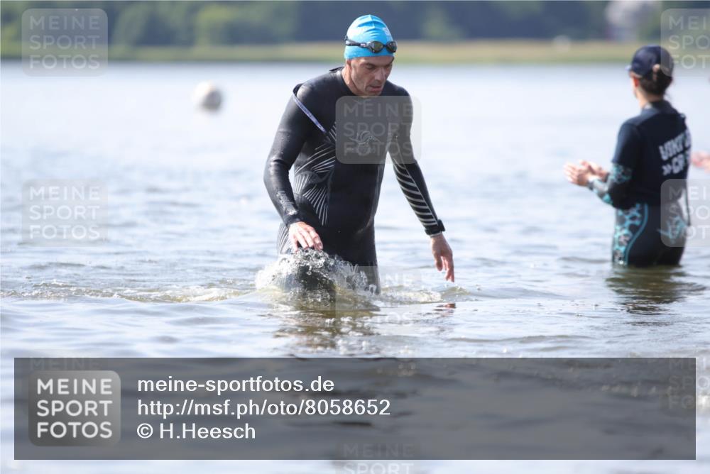 22.06.2025 - Viking Triathlon H.Heesch http://msf.ph/oto/8058652 22.06.2025 10:59:02 Schwimmen 222, 234 meine-sportfotos.de
