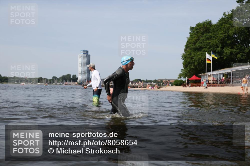 22.06.2025 - Viking Triathlon Michael Strokosch http://msf.ph/oto/8058654 22.06.2025 10:49:33 Schwimmen 64, 256, 263, 321, 453 meine-sportfotos.de