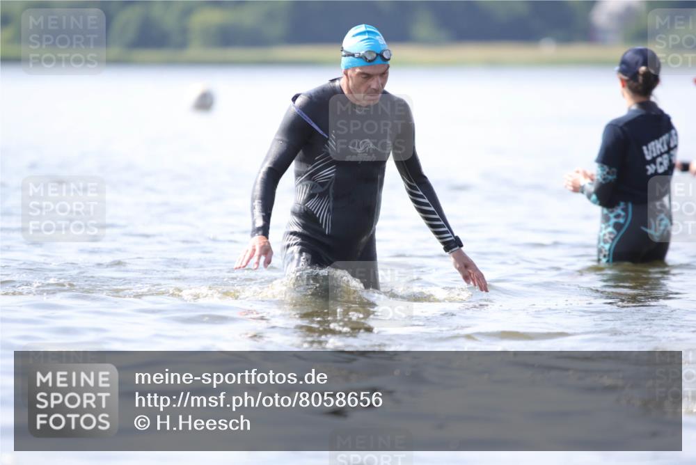 22.06.2025 - Viking Triathlon H.Heesch http://msf.ph/oto/8058656 22.06.2025 10:59:02 Schwimmen 222, 234 meine-sportfotos.de