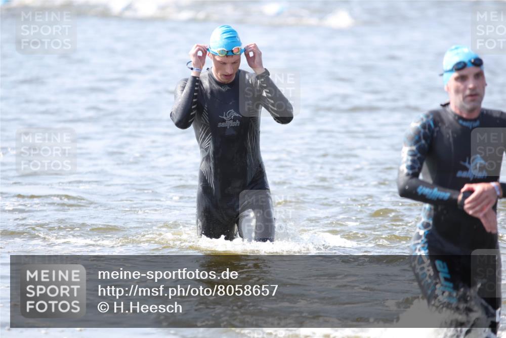 22.06.2025 - Viking Triathlon H.Heesch http://msf.ph/oto/8058657 22.06.2025 10:27:54 Schwimmen 14, 90, 178, 196, 198, 230, 289, 367, 401, 534, 616 meine-sportfotos.de