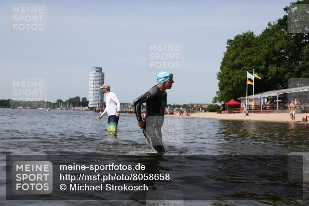 22.06.2025 - Viking Triathlon Michael Strokosch http://msf.ph/oto/8058658 22.06.2025 10:49:33 Schwimmen 64, 256, 263, 321, 453 meine-sportfotos.de