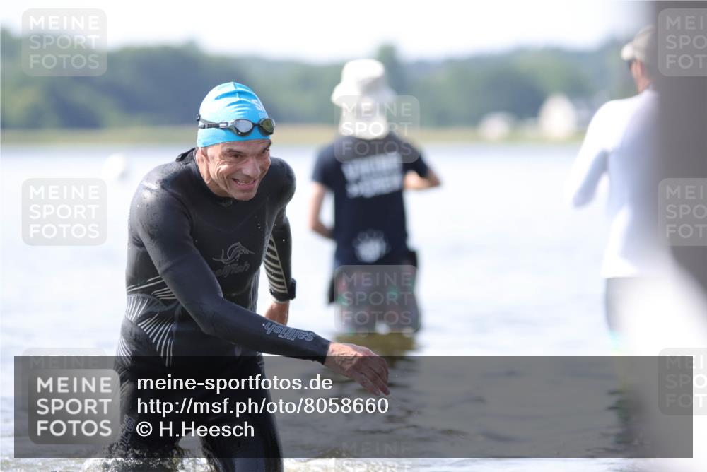 22.06.2025 - Viking Triathlon H.Heesch http://msf.ph/oto/8058660 22.06.2025 10:59:10 Schwimmen 222, 234, 459 meine-sportfotos.de