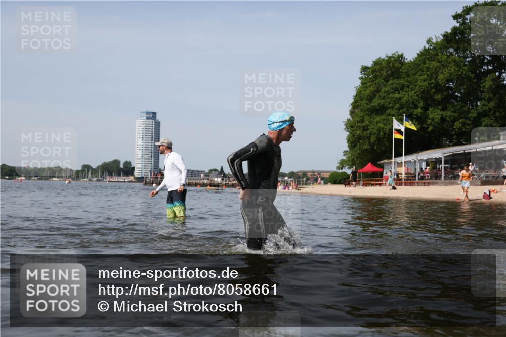 22.06.2025 - Viking Triathlon Michael Strokosch http://msf.ph/oto/8058661 22.06.2025 10:49:33 Schwimmen 64, 256, 263, 321, 453 meine-sportfotos.de