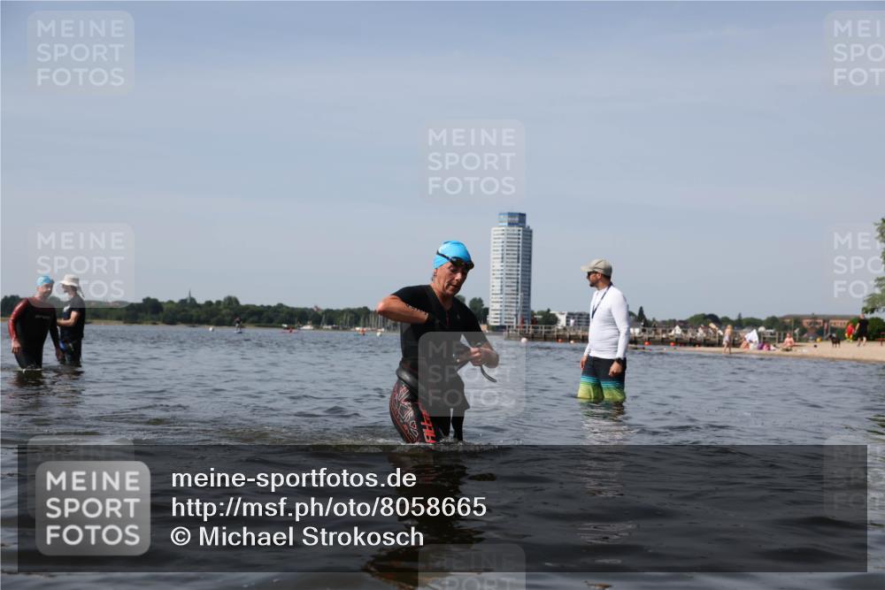 22.06.2025 - Viking Triathlon Michael Strokosch http://msf.ph/oto/8058665 22.06.2025 10:49:40 Schwimmen 263, 321, 453 meine-sportfotos.de