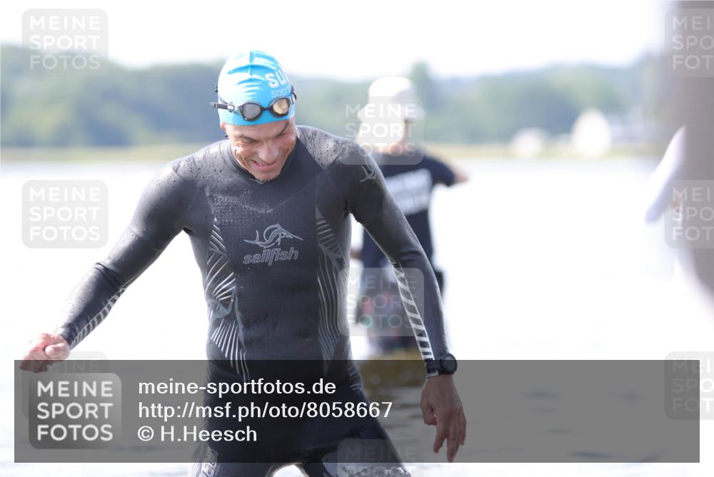 22.06.2025 - Viking Triathlon H.Heesch http://msf.ph/oto/8058667 22.06.2025 10:59:11 Schwimmen 222, 234, 459 meine-sportfotos.de
