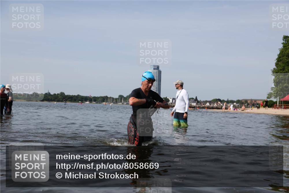 22.06.2025 - Viking Triathlon Michael Strokosch http://msf.ph/oto/8058669 22.06.2025 10:49:41 Schwimmen 263, 321, 453 meine-sportfotos.de