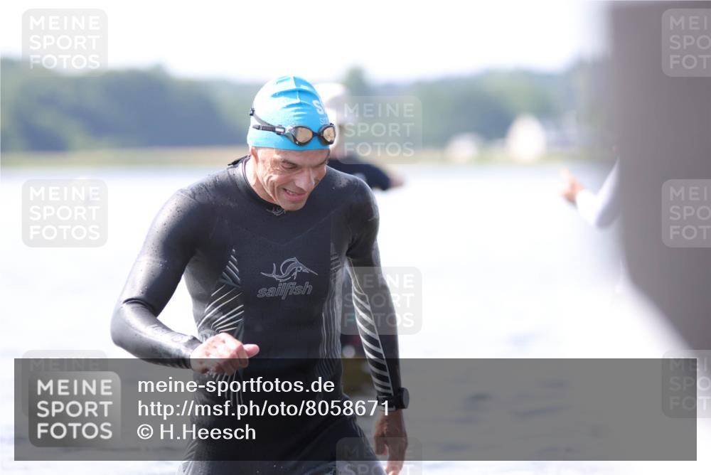 22.06.2025 - Viking Triathlon H.Heesch http://msf.ph/oto/8058671 22.06.2025 10:59:11 Schwimmen 222, 234, 459 meine-sportfotos.de
