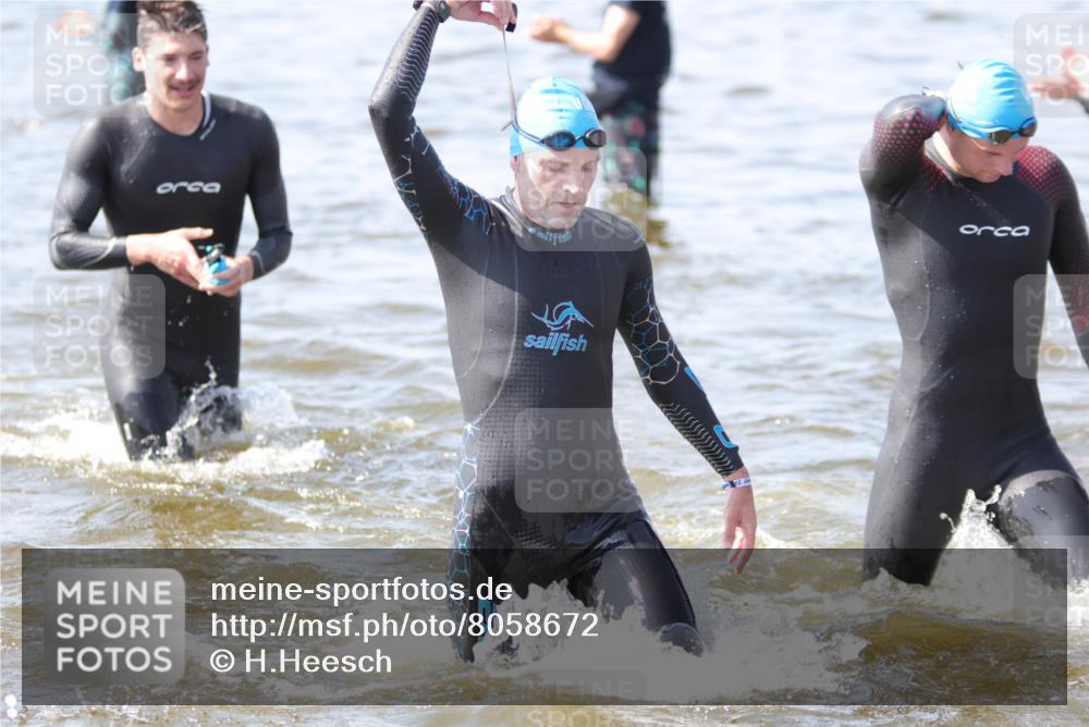 22.06.2025 - Viking Triathlon H.Heesch http://msf.ph/oto/8058672 22.06.2025 10:28:01 Schwimmen 14, 90, 178, 196, 289, 367, 401, 616 meine-sportfotos.de