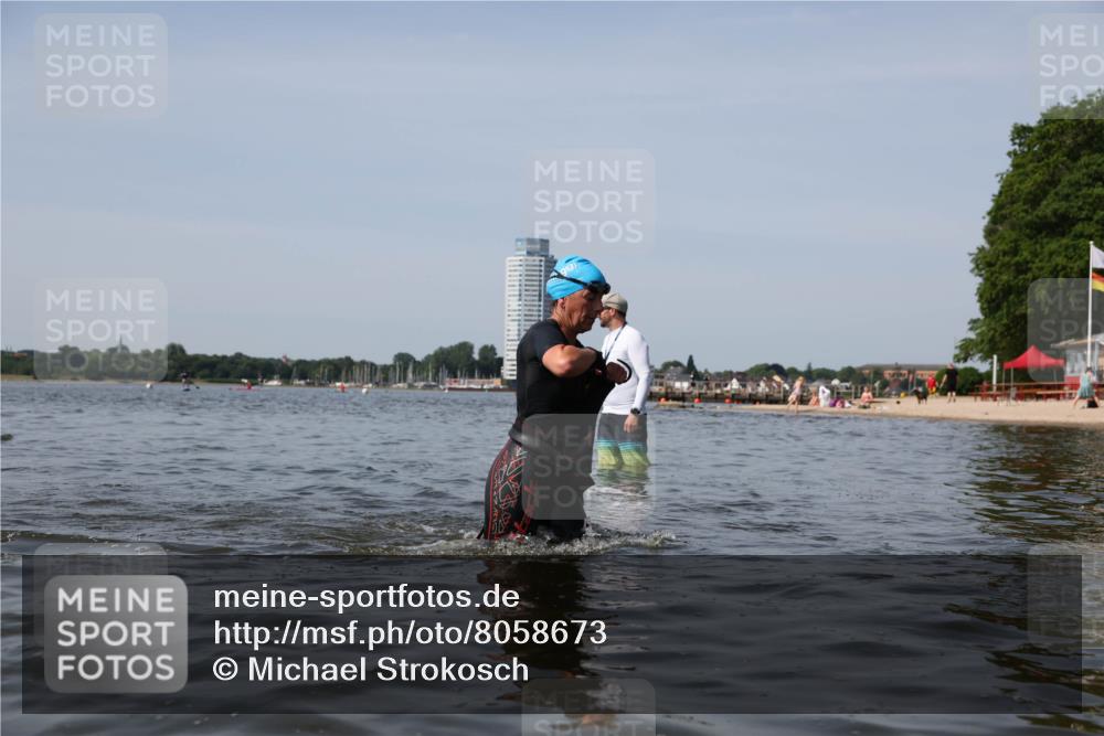 22.06.2025 - Viking Triathlon Michael Strokosch http://msf.ph/oto/8058673 22.06.2025 10:49:41 Schwimmen 263, 321, 453 meine-sportfotos.de