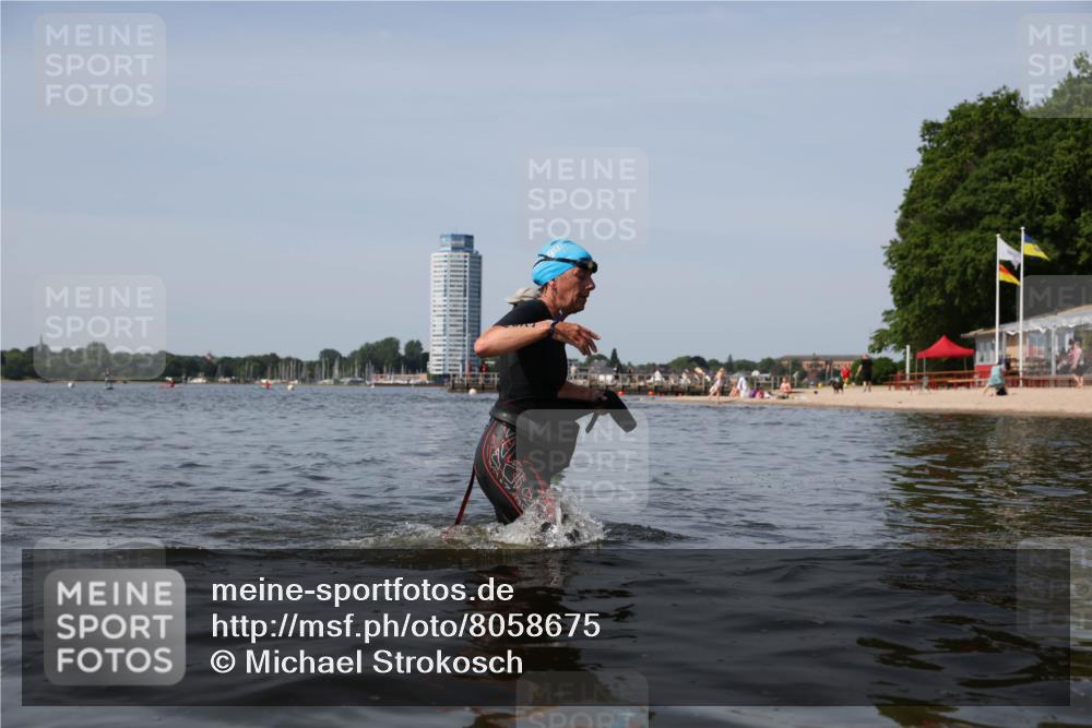 22.06.2025 - Viking Triathlon Michael Strokosch http://msf.ph/oto/8058675 22.06.2025 10:49:41 Schwimmen 263, 321, 453 meine-sportfotos.de