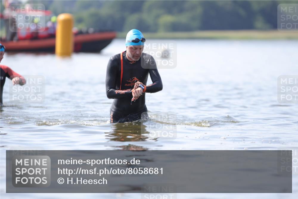 22.06.2025 - Viking Triathlon H.Heesch http://msf.ph/oto/8058681 22.06.2025 10:59:19 Schwimmen 222, 459, 476 meine-sportfotos.de