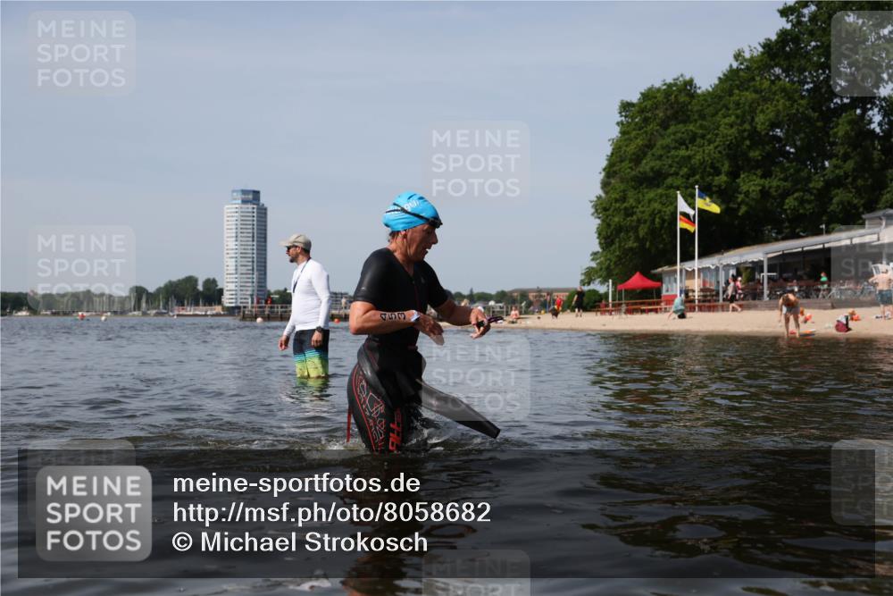22.06.2025 - Viking Triathlon Michael Strokosch http://msf.ph/oto/8058682 22.06.2025 10:49:41 Schwimmen 263, 321, 453 meine-sportfotos.de