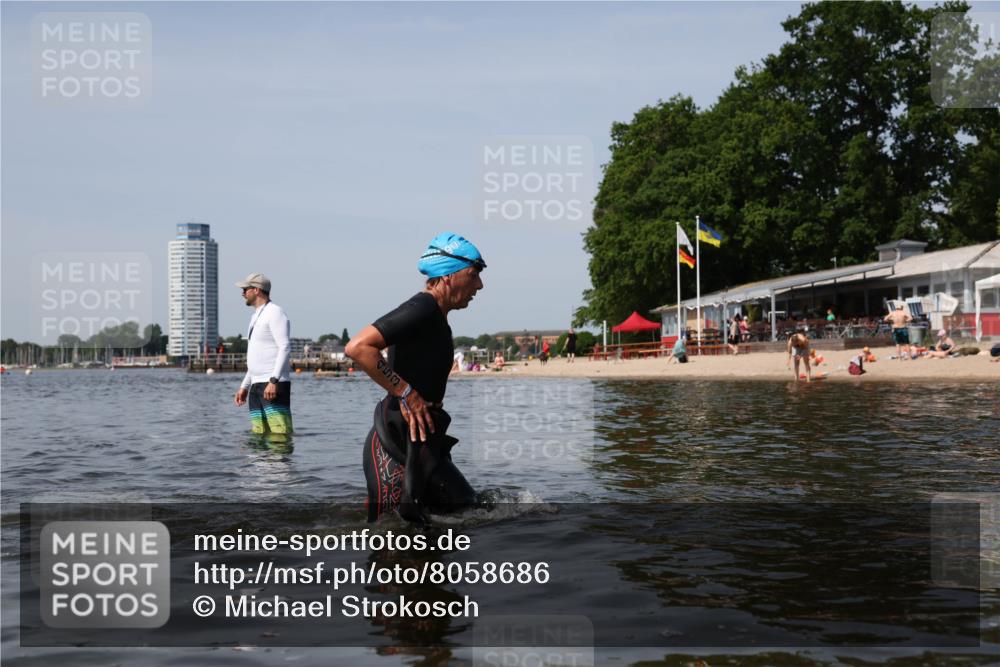 22.06.2025 - Viking Triathlon Michael Strokosch http://msf.ph/oto/8058686 22.06.2025 10:49:42 Schwimmen 263, 453 meine-sportfotos.de