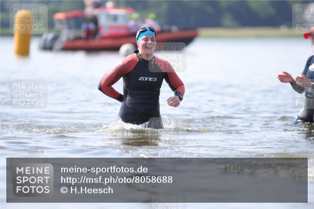 22.06.2025 - Viking Triathlon H.Heesch http://msf.ph/oto/8058688 22.06.2025 10:59:25 Schwimmen 459, 476 meine-sportfotos.de
