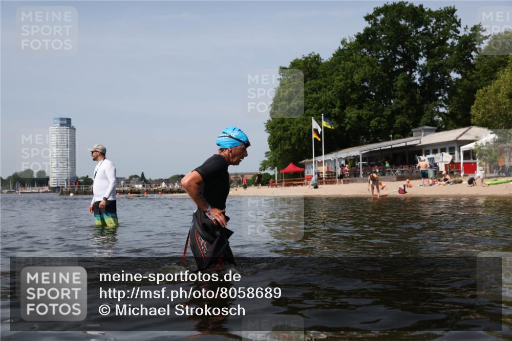 22.06.2025 - Viking Triathlon Michael Strokosch http://msf.ph/oto/8058689 22.06.2025 10:49:42 Schwimmen 263, 453 meine-sportfotos.de