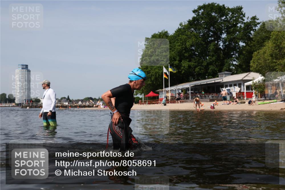 22.06.2025 - Viking Triathlon Michael Strokosch http://msf.ph/oto/8058691 22.06.2025 10:49:42 Schwimmen 263, 453 meine-sportfotos.de
