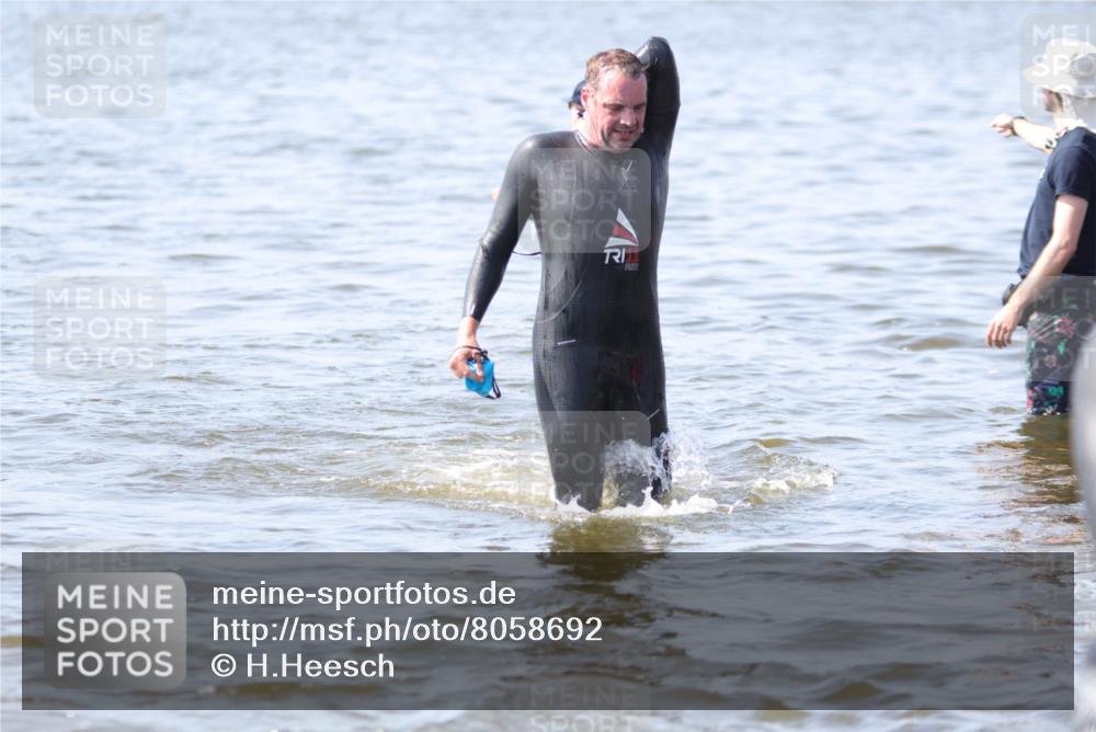 22.06.2025 - Viking Triathlon H.Heesch http://msf.ph/oto/8058692 22.06.2025 10:28:06 Schwimmen 14, 90, 178, 196, 289, 367, 401, 616 meine-sportfotos.de