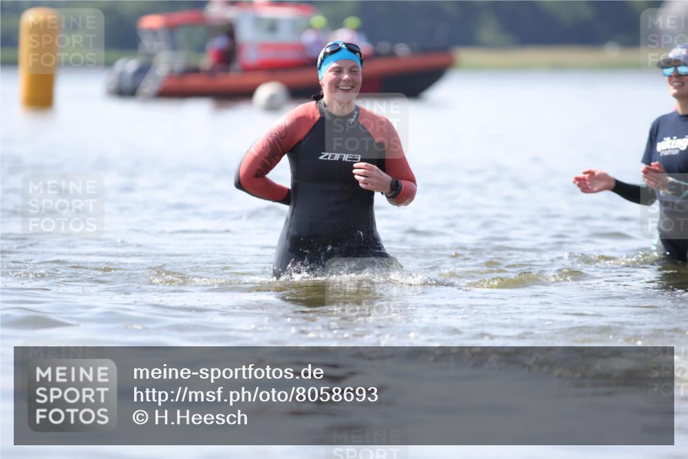 22.06.2025 - Viking Triathlon H.Heesch http://msf.ph/oto/8058693 22.06.2025 10:59:25 Schwimmen 459, 476 meine-sportfotos.de