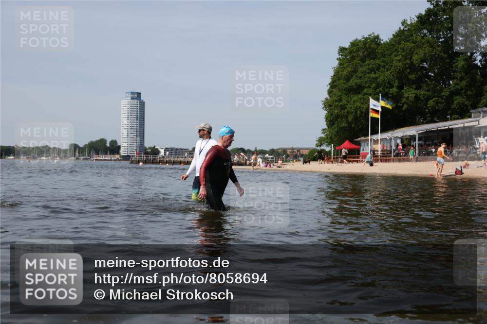 22.06.2025 - Viking Triathlon Michael Strokosch http://msf.ph/oto/8058694 22.06.2025 10:49:49 Schwimmen 69, 140, 270, 273, 356, 453 meine-sportfotos.de