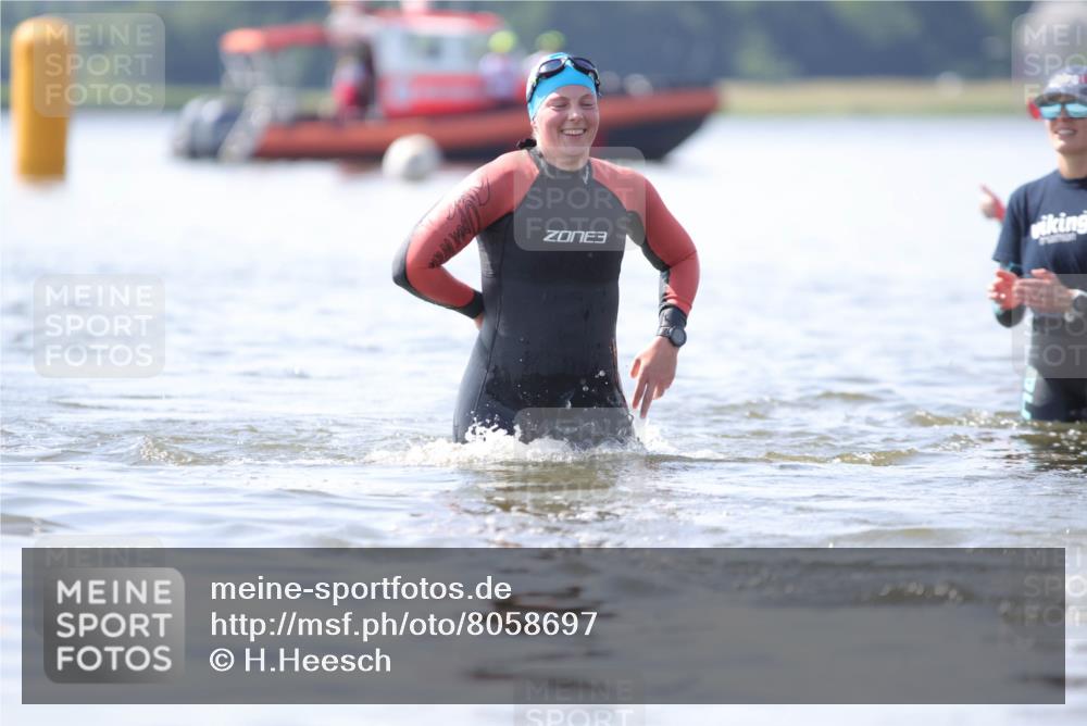 22.06.2025 - Viking Triathlon H.Heesch http://msf.ph/oto/8058697 22.06.2025 10:59:26 Schwimmen 459, 476 meine-sportfotos.de