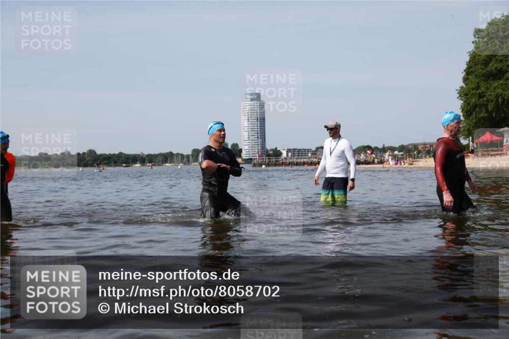 22.06.2025 - Viking Triathlon Michael Strokosch http://msf.ph/oto/8058702 22.06.2025 10:49:50 Schwimmen 69, 140, 270, 273, 356, 453 meine-sportfotos.de