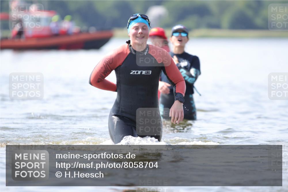 22.06.2025 - Viking Triathlon H.Heesch http://msf.ph/oto/8058704 22.06.2025 10:59:28 Schwimmen 459, 476 meine-sportfotos.de