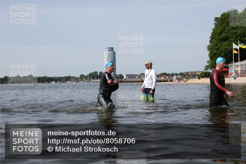 22.06.2025 - Viking Triathlon Michael Strokosch http://msf.ph/oto/8058706 22.06.2025 10:49:51 Schwimmen 69, 140, 270, 273, 356, 453 meine-sportfotos.de
