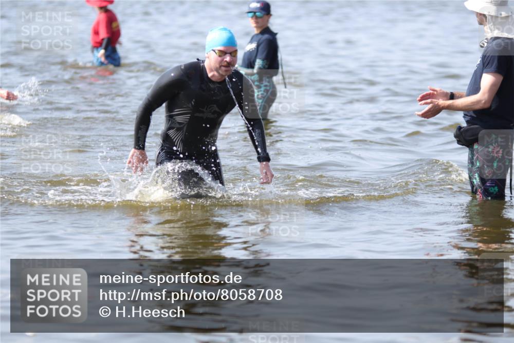 22.06.2025 - Viking Triathlon H.Heesch http://msf.ph/oto/8058708 22.06.2025 10:28:40 Schwimmen 15, 258, 301, 368, 414 meine-sportfotos.de