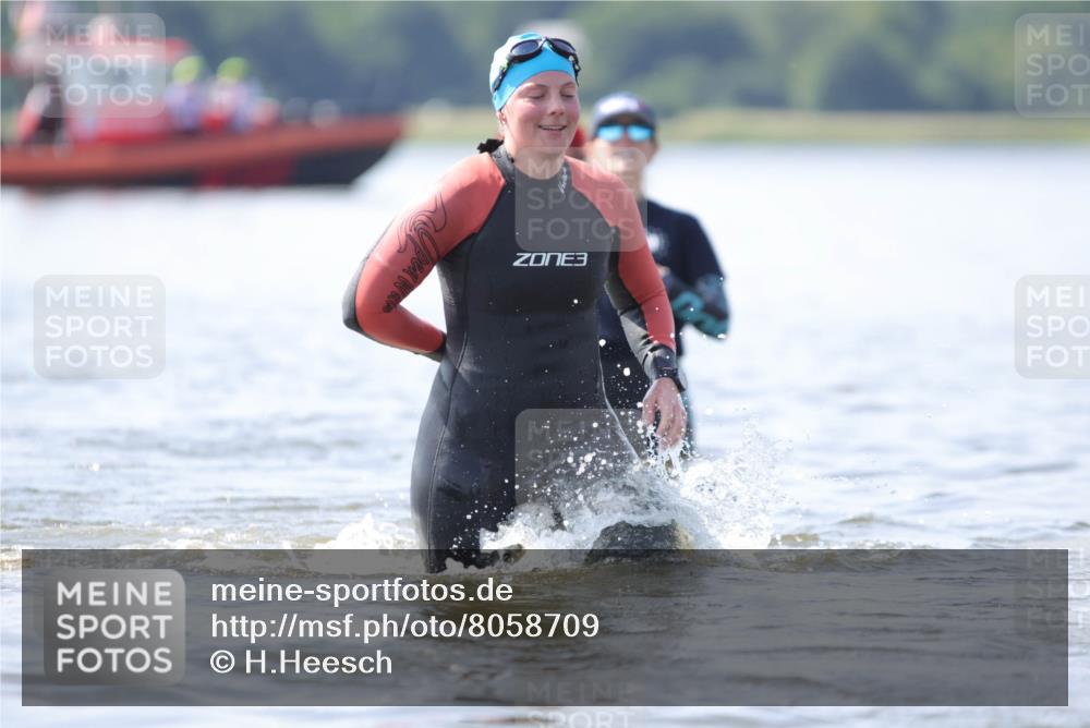 22.06.2025 - Viking Triathlon H.Heesch http://msf.ph/oto/8058709 22.06.2025 10:59:28 Schwimmen 459, 476 meine-sportfotos.de