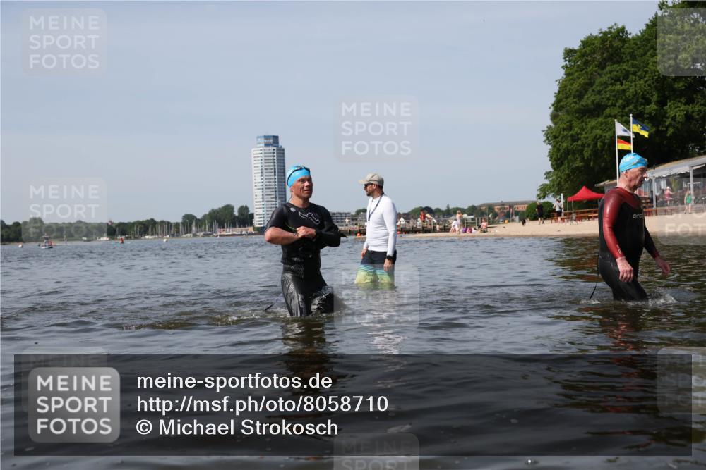 22.06.2025 - Viking Triathlon Michael Strokosch http://msf.ph/oto/8058710 22.06.2025 10:49:51 Schwimmen 69, 140, 270, 273, 356, 453 meine-sportfotos.de