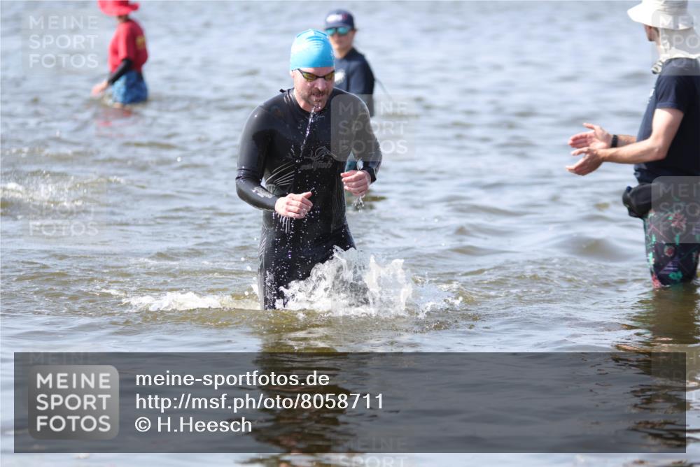22.06.2025 - Viking Triathlon H.Heesch http://msf.ph/oto/8058711 22.06.2025 10:28:40 Schwimmen 15, 258, 301, 368, 414 meine-sportfotos.de