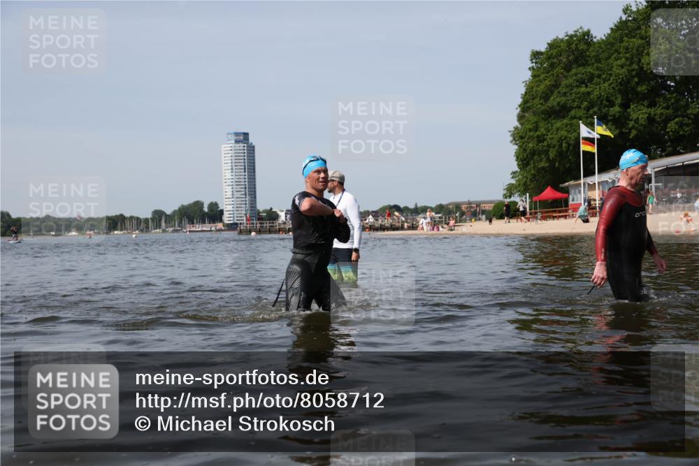 22.06.2025 - Viking Triathlon Michael Strokosch http://msf.ph/oto/8058712 22.06.2025 10:49:51 Schwimmen 69, 140, 270, 273, 356, 453 meine-sportfotos.de